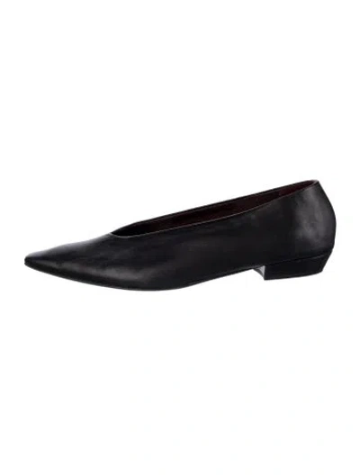 Pre-owned Bottega Veneta Leather Flats In Black
