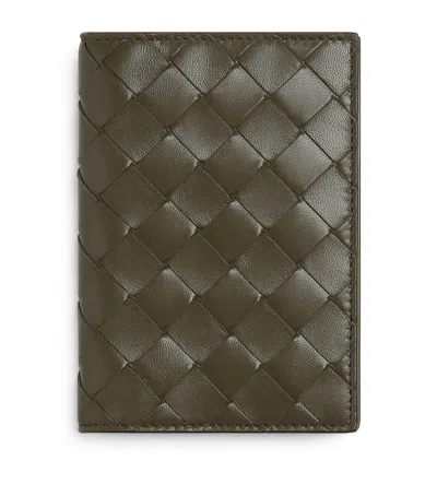Bottega Veneta Leather Intrecciato Passport Holder In Green