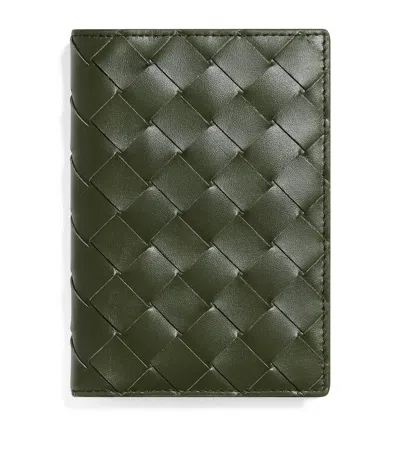 Bottega Veneta Leather Intrecciato Passport Holder In Green
