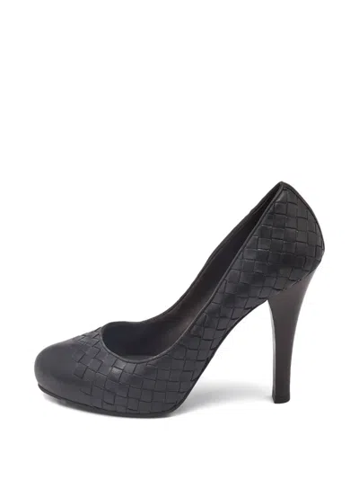 Pre-owned Bottega Veneta Leather Intrecciato Pumps In Black