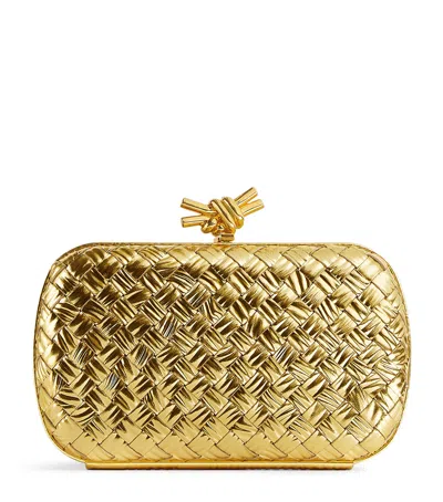 Bottega Veneta Knot Padded Intrecciato Metallic Leather Clutch In Gold