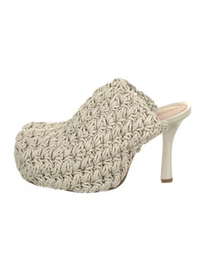 Pre-owned Bottega Veneta Leather Mules In Neutral