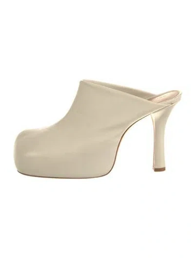 Pre-owned Bottega Veneta Leather Mules In Neutral