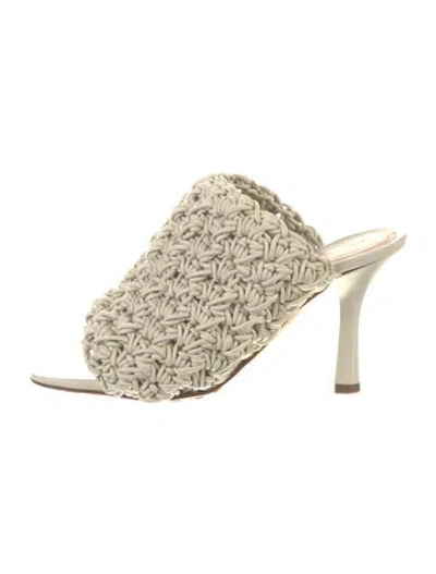 Pre-owned Bottega Veneta Leather Mules In Neutral