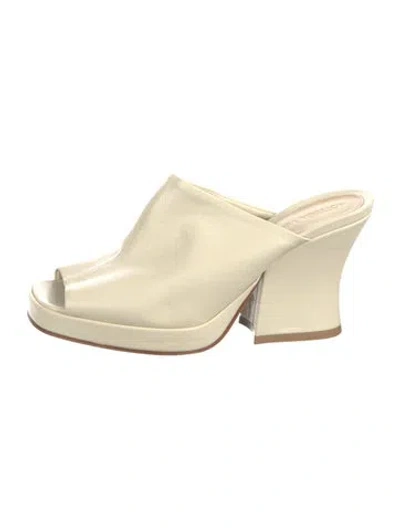 Pre-owned Bottega Veneta Leather Mules In Neutral