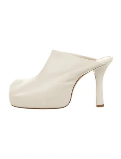 Pre-owned Bottega Veneta Leather Mules In Neutral