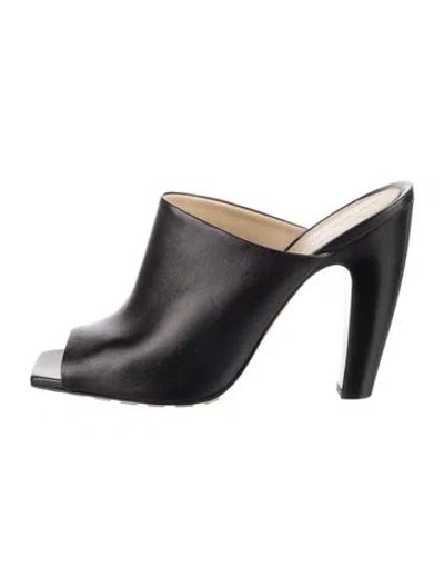 Pre-owned Bottega Veneta Leather Slides In Black