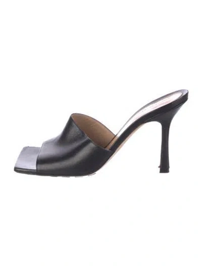 Pre-owned Bottega Veneta Leather Slides In Black