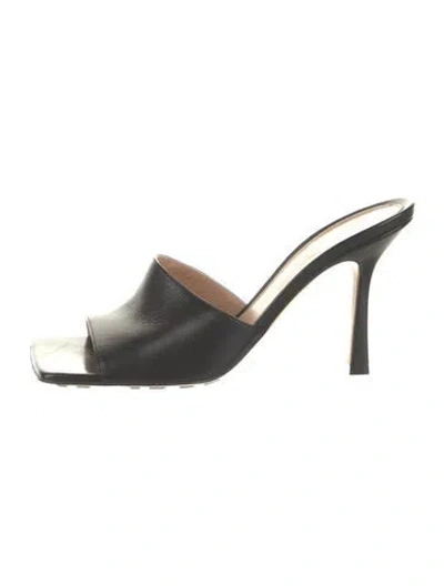 Pre-owned Bottega Veneta Leather Slides In Black