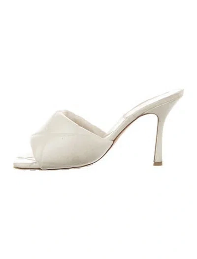 Pre-owned Bottega Veneta Leather Slides In Neutral