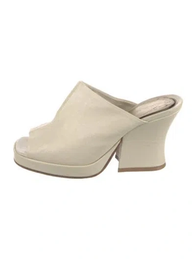 Pre-owned Bottega Veneta Leather Slides In Neutral