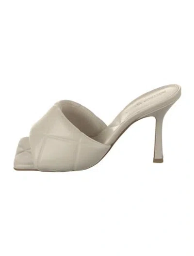 Pre-owned Bottega Veneta Leather Slides In Neutrals