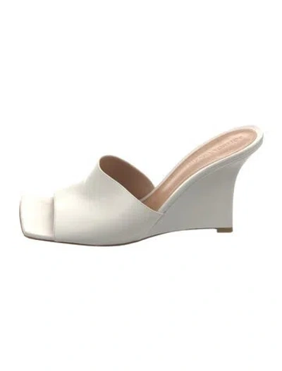 Pre-owned Bottega Veneta Leather Slides In White