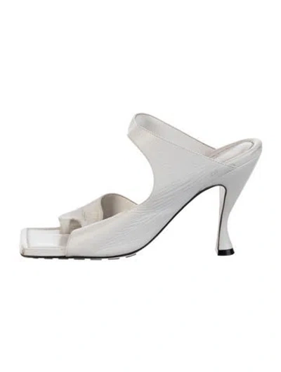 Pre-owned Bottega Veneta Leather Slides In White
