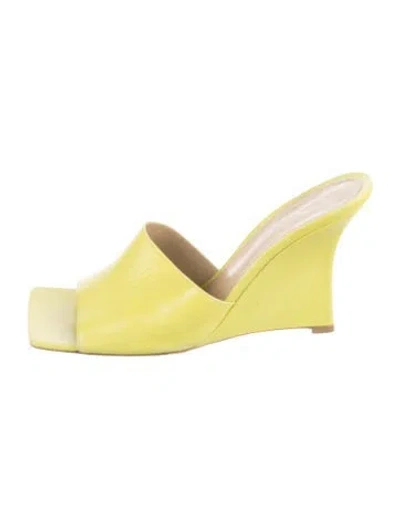 Pre-owned Bottega Veneta Leather Slides In Yellow