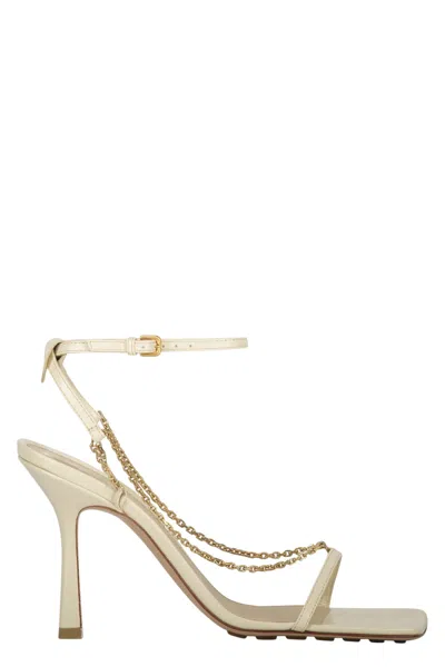 Bottega Veneta Leather Slingback Pumps In Ecru