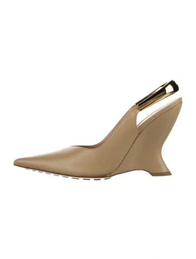 Pre-owned Bottega Veneta Leather Slingback Pumps In Neutral
