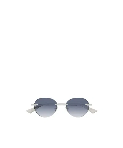 Bottega Veneta Letter Detail Sunglasses In Blue