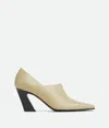 Bottega Veneta Lewis Pump In Light Butterscotch