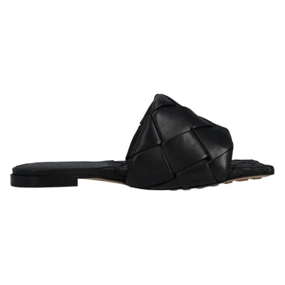 BOTTEGA VENETA BOTTEGA VENETA LIDO FLAT SANDAL BLACK