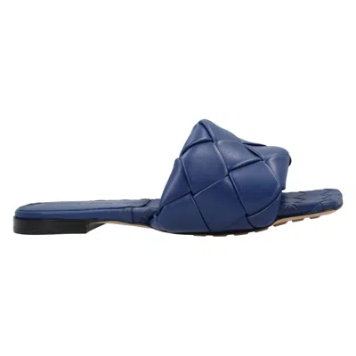 BOTTEGA VENETA BOTTEGA VENETA LIDO FLAT SANDAL BLUE