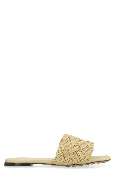 Bottega Veneta Lido Flat Sandals In Neutral