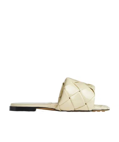 Bottega Veneta Lido Flat-soled Sandals In Nude