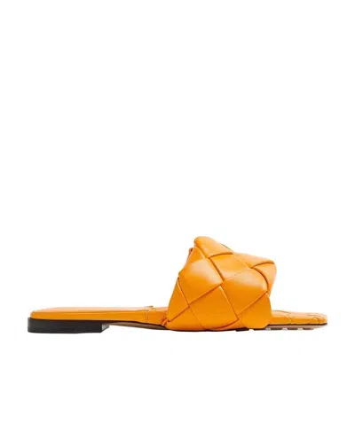 Bottega Veneta Lido Intrecciato Flat Sandals In Orange
