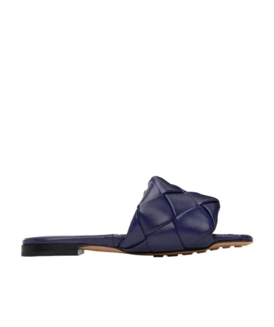 Bottega Veneta Lido Intrecciato Leather Slides In Blue