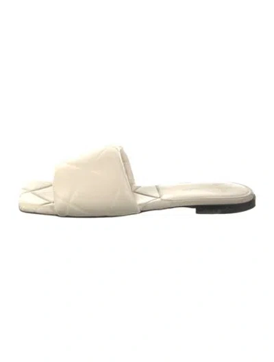 Pre-owned Bottega Veneta Lido Leather Slides In Neutral