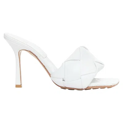 Pre-owned Bottega Veneta Lido Optic White Maxi Woven Lambskin Mule Heels Eu37