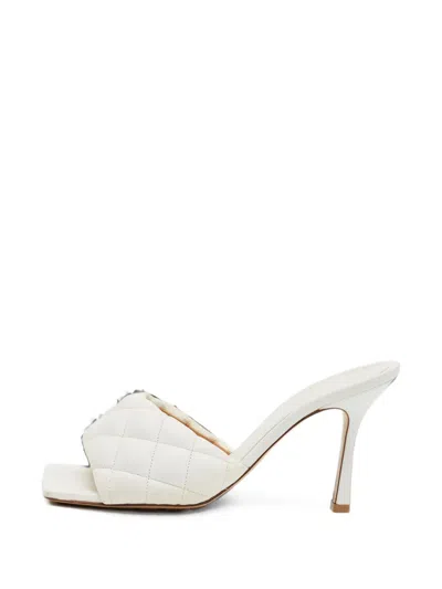 Pre-owned Bottega Veneta Lido Quilted Sandals In White