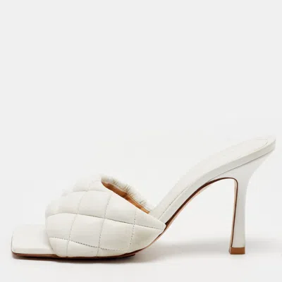 Pre-owned Bottega Veneta Lido Size 36 White Quilted Leather Slide Sandals