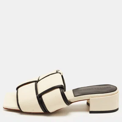Pre-owned Bottega Veneta Lido Size 37 Cream/black Canvas And Leather Block Heel Slide Sandals In White