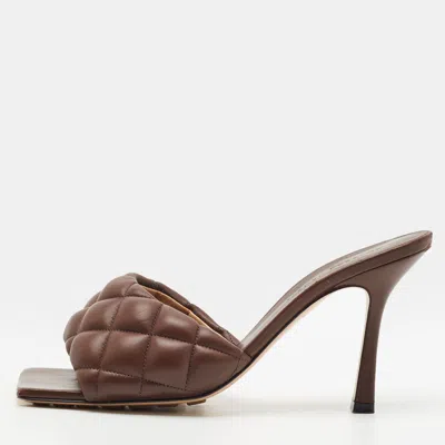 Pre-owned Bottega Veneta Lido Size 38.5 Brown Quilted Leather Slide Sandals