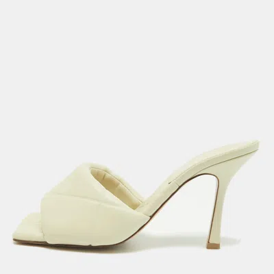 Pre-owned Bottega Veneta Lido Size 39.5 Cream Quilted Leather Slide Sandals In White