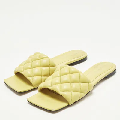 Pre-owned Bottega Veneta Lido Size 39.5 Yellow Quilted Leather Flat Slides