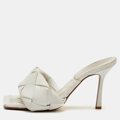 Pre-owned Bottega Veneta Lido Size 40 White Leather Slide Sandals
