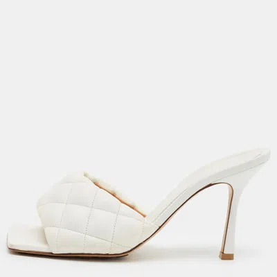 Pre-owned Bottega Veneta Lido Size 40.5 White Quilted Leather Slide Sandals