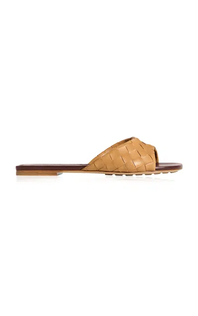 Bottega Veneta Livia Flat Intrecciato Leather Sandals In Brown