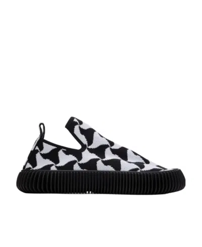 Bottega Veneta Logo Low-top Leisure Sneakers In Black