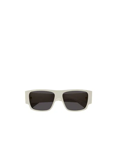 Bottega Veneta Logo Sunglasses In Black