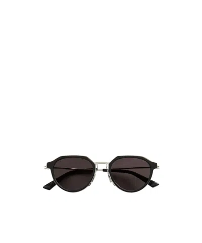 Bottega Veneta Logo Sunglasses In Black