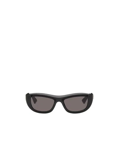 Bottega Veneta Logo Sunglasses In Gray