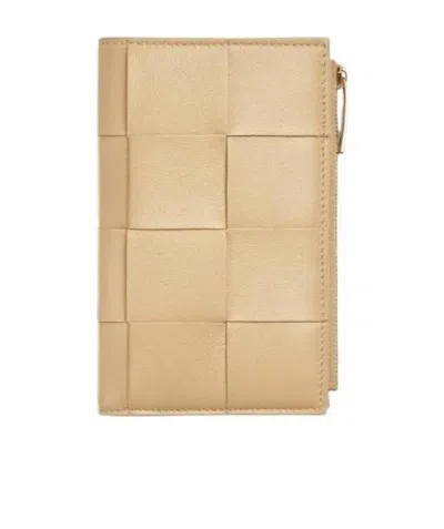 Bottega Veneta Logo Wallet In Nude