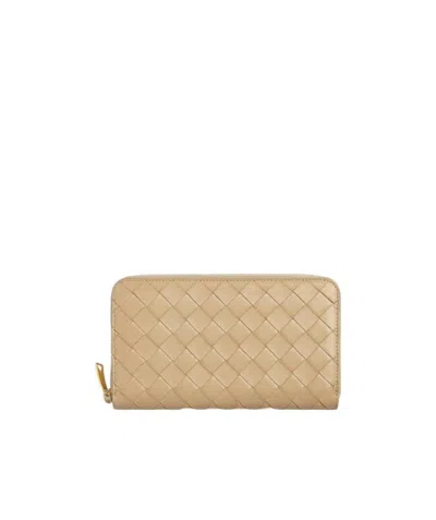 Bottega Veneta Logo Wallet In Nude