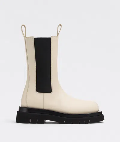 Bottega Veneta Chelsea Leather Ankle Boots In Cream