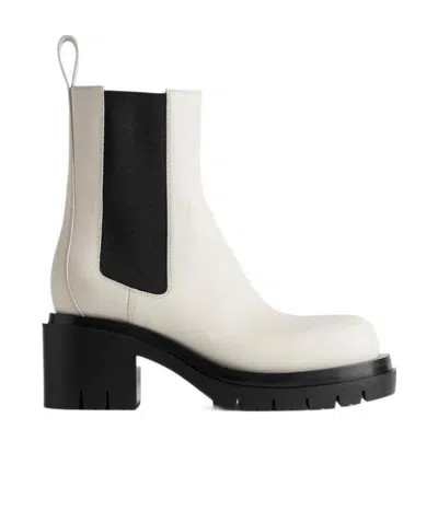 Bottega Veneta Bottes Chelsea Lug In White