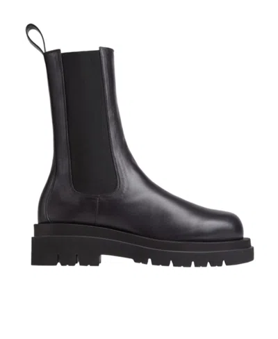 Bottega Veneta The Lug Leather Ankle Boots In Black