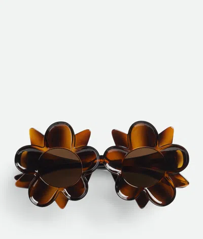 Bottega Veneta Lunettes De Soleil Peggy Flower In Havana/brown